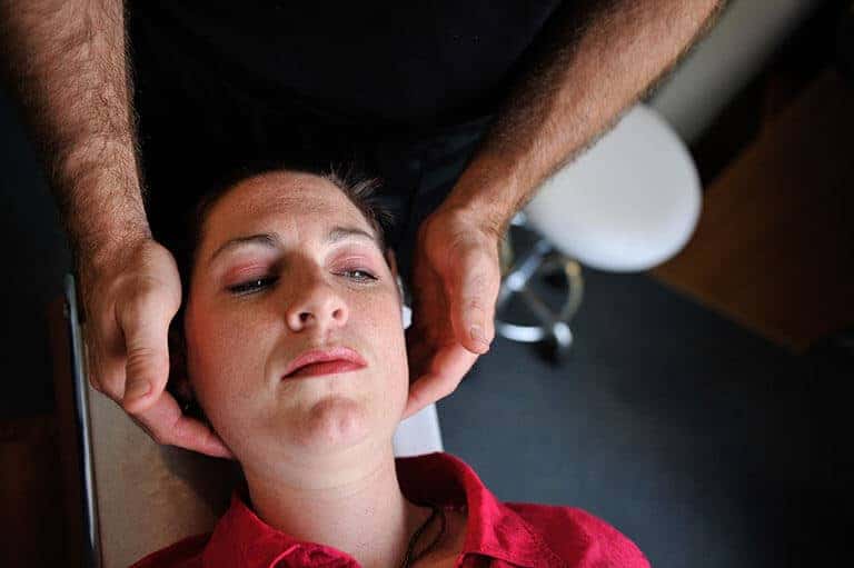 a woman receiving whiplash injury relief from an Active Edge chiropractor in Columbus Ohio