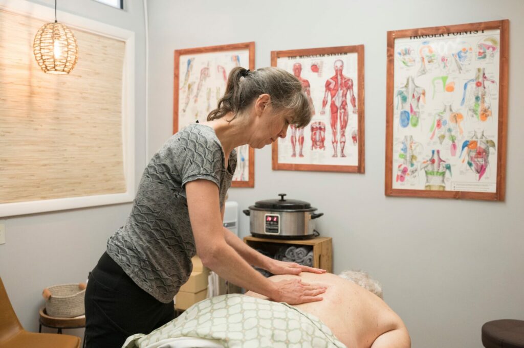 Active Edge massage therapist performing a therapeutic massage in Columbus Ohio