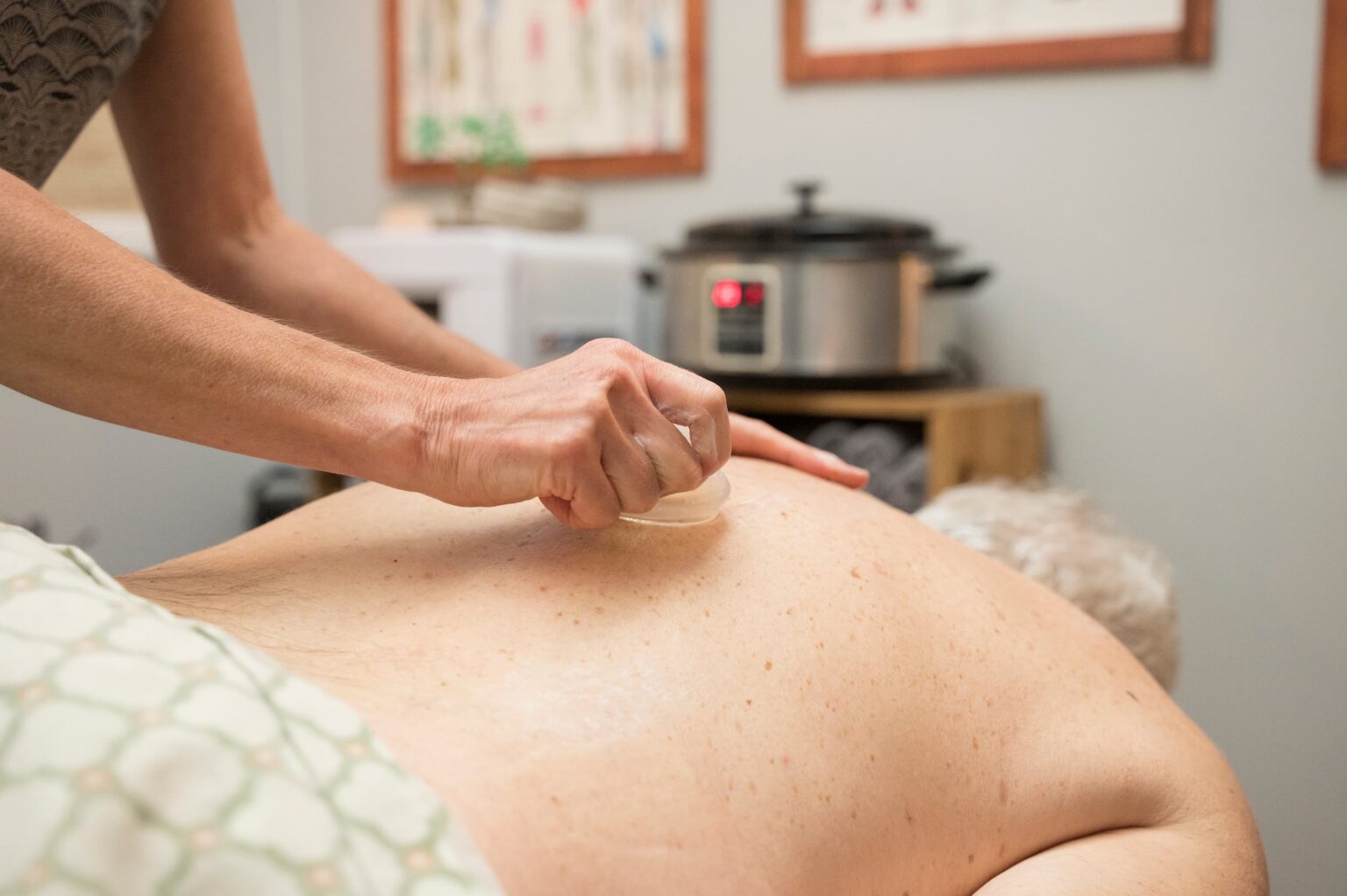 a patient receiving back massage therapy from an Active Edge massage therapist in Columbus Ohio